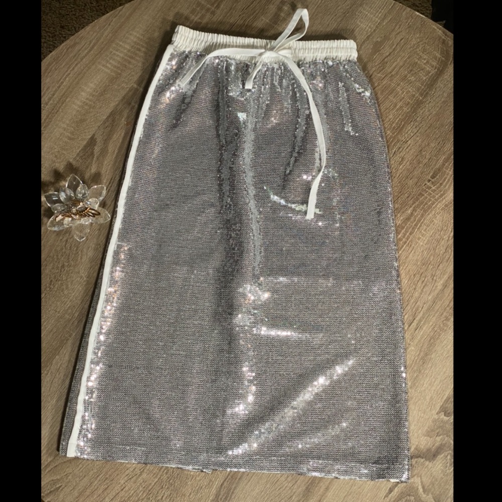 Forming Silver & White Drawstring Sequins Skirt